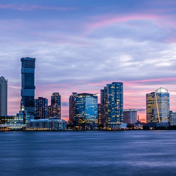 contact-banner skyline